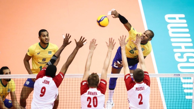Polska przegrała z Brazylią 2:3 (25:19, 23:25, 19:25, 25:16, 11:15) w rozgrywanym w Hiroszimie meczu 9. kolejki Pucharu Świata w siatkówce.