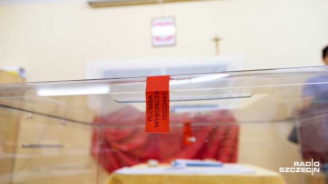 W niedzielę o godzinie 7 rozpoczęły się wybory parlamentarne. Lokale wyborcze będą czynne do 21.00. Polacy wybiorą 460 posłów IX oraz 100 senatorów X kadencji parlamentu.