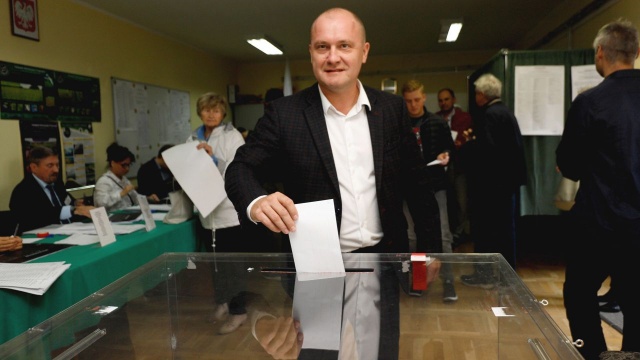 Piotr Krzystek wrzucił swój głos do urny w lokalu na szczecińskim Warszewie.