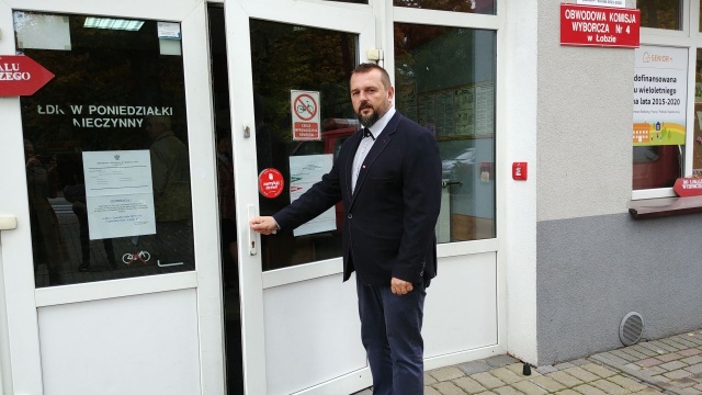 W lokalu wyborczym w Łobzie głosował lider listy Konfederacji w okręgu szczecińskim.