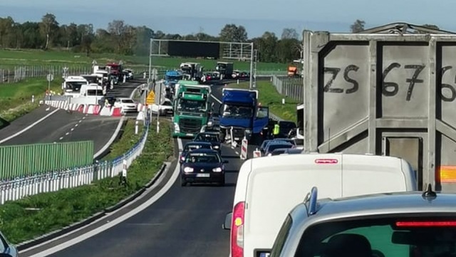 Czołowe zderzenie na trasie S6 w pobliżu miejscowości Płoty.