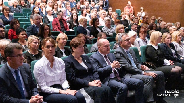 Blisko 200 nauczycieli zostało uhonorowanych corocznymi Nagrodami Prezydenta Miasta Szczecin podczas uroczystej gali w Pleciudze.