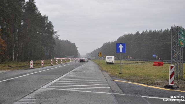 Generalna Dyrekcja Dróg Krajowych i Autostrad wypowiedziała w poniedziałek umowy na budowę obwodnicy Wałcza i rozbudowę węzła drogowego Szczecin Kijewo realizowanych przez Energopol Szczecin.
