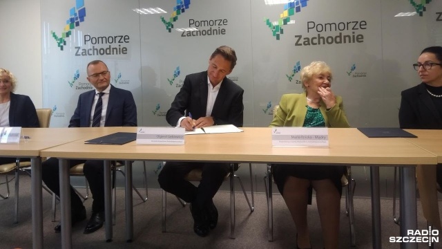 Województwo Zachodniopomorskie, izby pielęgniarskie i uczelnie medyczne będą wspólnie zachęcać do zawodu pielęgniarki. W środę podpisano list intencyjny w tej sprawie. Wszystko po to, by przyciągnąć do zawodu młodych ludzi.