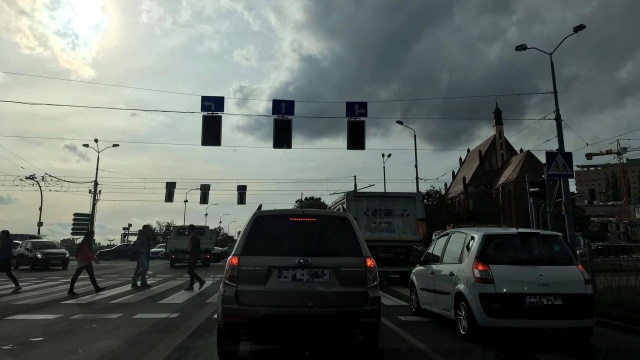 Awaria zasilania spowodowała, że większość sygnalizatorów na skrzyżowaniach w centrum Szczecina nie działa.
