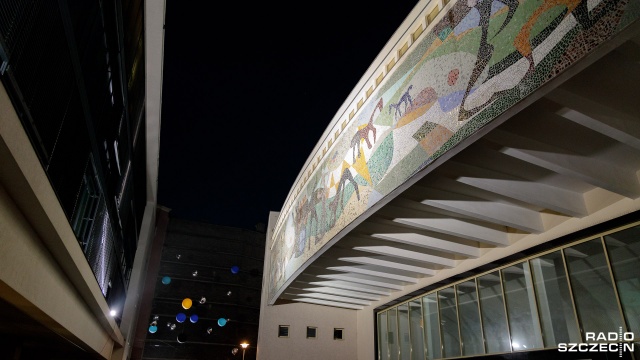 Szczecińskie kino Kosmos obchodzi w sobotę swoje 60. urodziny. Choć kino od lat stoi zamknięte i przechodzi remont, to organizatorzy 13. Westivalu Architektury na czas swojej imprezy otworzyli drzwi jubilata.