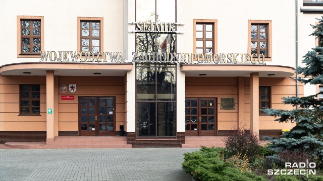 Do ostrej dyskusji doszło, gdy sejmik zajął się zmianą składu zarządu województwa. Wybranego do parlamentu Janusza Gromka z KO zastąpiła Anna Bańkowska, zaś Jarosława Rzepę z PSL - Olgierd Kustosz.