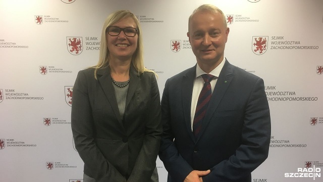 Zachodniopomorski sejmik wybrał nowy zarząd województwa: wicemarszałkiem został Olgierd Kustosz z PSL-u a członkiem zarządu Anna Bańkowska z KO. Zastąpili wybranych do parlamentu Jarosława Rzepę oraz Janusza Gromka.
