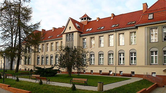 Dotychczasowy prezes, czyli Dorota Konkolewska zrezygnowała. Szpital zamieniła na urząd miasta i wygrała konkurs na sekretarza miasta. Funkcję w placówce pełnić będzie do końca października.