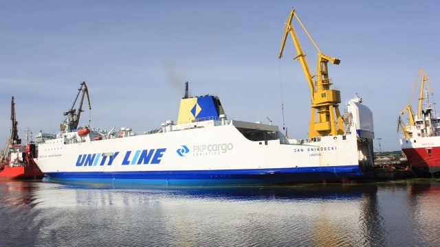 Prom Jan Śniadecki, który w czwartek zderzył się z Nabrzeżem w Ystad w piątek wrócił do Świnoujścia.
