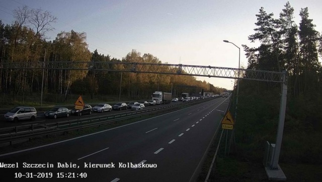 Długi weekend na drogach naszego regionu niestety coraz bardziej uciążliwy dla kierowców.