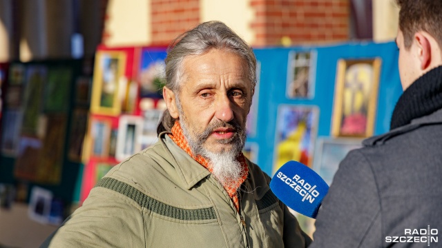 Miejsce spoczynku matki Juliusza Słowackiego - Salomei Słowackiej, czy Cmentarz Centralny - w obiektywie aparatu. Przy Bramie Głównej cmentarza w Szczecinie trwa wystawa fotograficzna Piotra Mania.