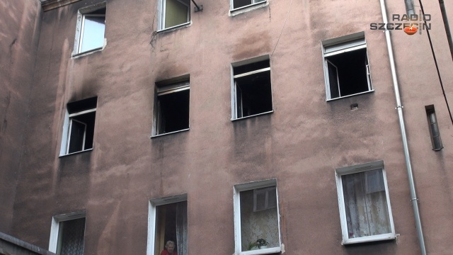 Trzy dorosłe osoby zginęły w pożarze mieszkania w kamienicy przy ulicy Małkowskiego w Szczecinie. Kolejnym dwóm podtrutym tlenkiem węgla została udzielona pomoc. 30 mieszkańców zostało ewakuowanych.