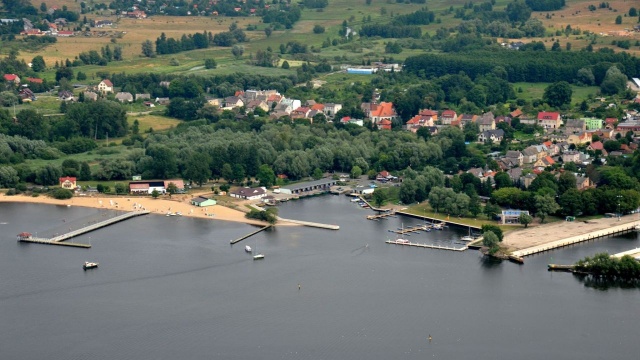 Rozebrano molo w Stepnicy - czeka je remont. Odrestaurowany będzie prawie 50-metrowy fragment pomostu. Prace mają zakończyć się w grudniu.