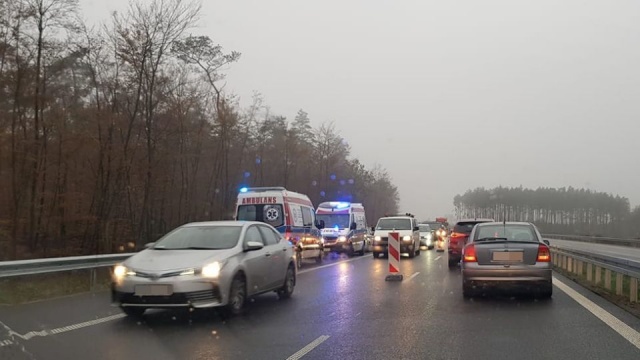 Dwukilometrowy korek utrzymuje się na autostradzie A6 na odcinku między węzłem Rzęśnica a węzłem Dąbie.