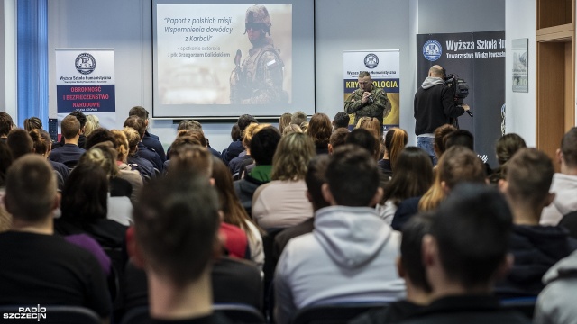 Dowodził obroną ratusza w Karbali, we wtorek zdał raport z misji uczniom w Szczecinie. Wyższa Szkoła Humanistyczna zorganizowała autorskie spotkanie z pułkownikiem Grzegorzem Kaliciakiem.