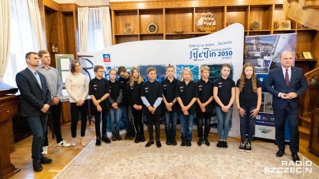 Dziesięcioro dzieci stworzyło Regatową Reprezentację Szczecina. Dziś została oficjalnie zaprezentowana. Będą startować w zmaganiach klasy Optimist.