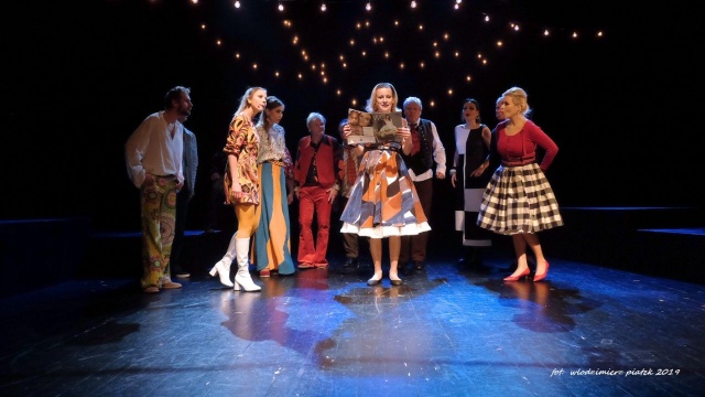 Dymny w reżyserii Krzysztofa Materny - spektakl-przypomnienie i spektakl-hołd dedykowany postaci Wiesława Dymnego, wielkiego artysty, człowieka wielu talentów. Premierowy pokaz już w sobotę wieczorem w Teatrze Polskim.