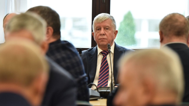 Sejmowe komisje wybierają swoich przewodniczących i ich zastępców.