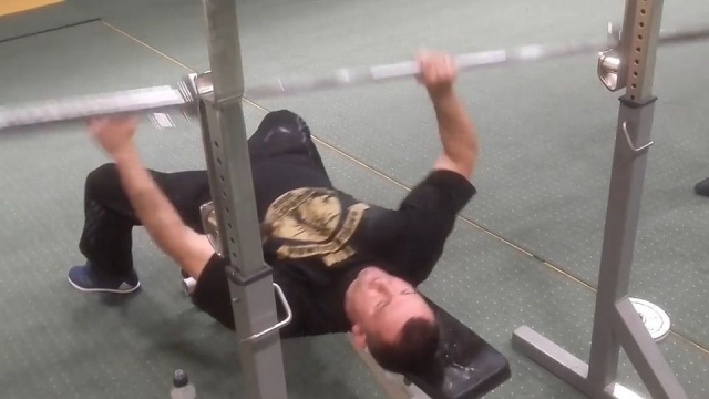 Białogardzianin Dariusz Słowik pobił dwa rekordy Guinnessa, żeby pomóc chorej mieszkance miasta.
