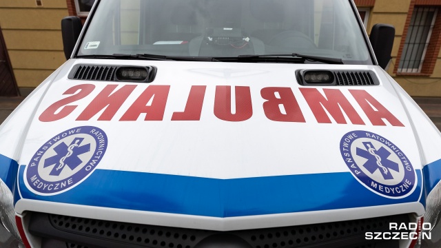 Zaatakował ratowników medycznych, za to może trafić na trzy lata do więzienia. To 26-latek z Kołobrzegu, który leżał na ulicy.