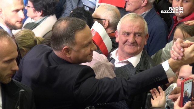 W Trzęsaczu Prezydent RP spotkał dawnych znajomych, w Brojcach zapewnił pomoc i prosił o wsparcie. Andrzej Duda wypełnił swoją deklarację sprzed pięciu lat - odwiedził każdy powiat w Polsce.