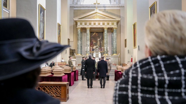 W Wilnie odbyła się ceremonia ponownego pochówku kilkunastu powstańców styczniowych - w tym Zygmunta Sierakowskiego i Wincentego Konstantego Kalinowskiego.