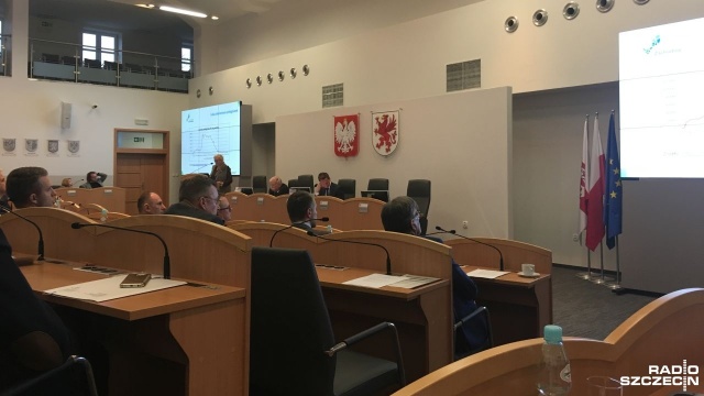 Coraz mniej pielęgniarek pracuje w naszym województwie, młodzież nie chce kształcić się w tym zawodzie, a osoby, które ukończyły studia w większości podejmują pracę poza Polską.