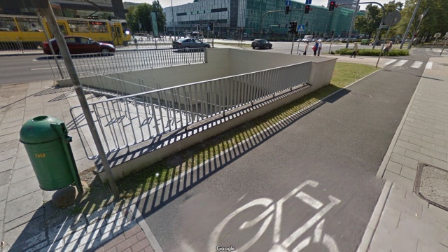 Niebawem rozpoczną się tam prace związane z montażem specjalnych urządzeń i przeszkód. Powstanie nowy skatepark i jeszcze w grudniu swoje miejsce znajdą tam m.in. wielbiciele deskorolek.