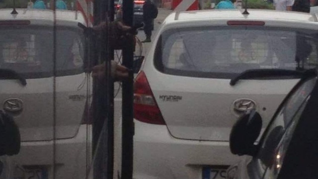 Kolizja samochodu osobowego z tramwajem zablokowała ruch na ulicy Krasińskiego w Szczecinie.