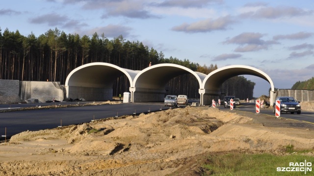 Szczeciński oddział Generalnej Dyrekcji Dróg Krajowych i Autostrad ogłosił właśnie przetarg na zaprojektowanie i budowę drogi S3 na odcinku Świnoujście - Troszyn o długości 33 km.