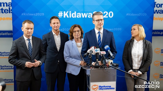 Sędzia i oskarżony na jednym proteście. Wicemarszałek Sejmu Małgorzata Kidawa-Błońska konfliktu interesów w tym nie widzi.