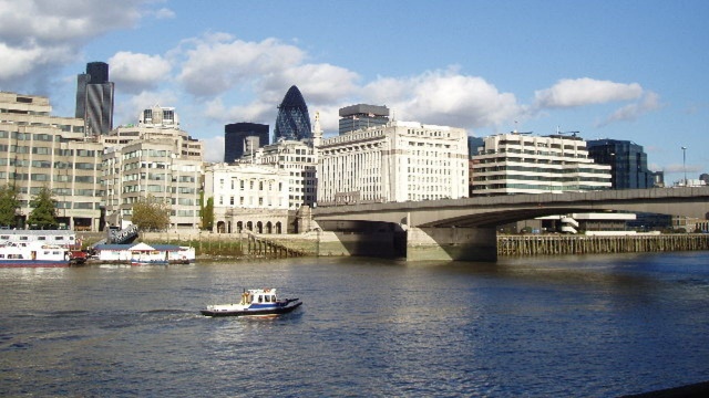 Działałem instynktownie - tak Polak, który brał udział w powstrzymaniu terrorysty, opisuje piątkowe wydarzenia na London Bridge.