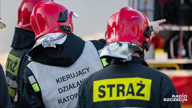 Siedem zastępów straży pożarnej gasi pożar pustostanu w Chociwlu. Płonie budynek przy ulicy Dworcowej.