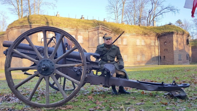 Ponad 120-letnie działo trafiło do świnoujskiego Muzeum w Forcie Gerharda. Armata powstała w 1896 roku w Niemczech. Waży ponad tonę, mierzy 2,5 metra i służyła m.in. podczas pierwszej wojny światowej.