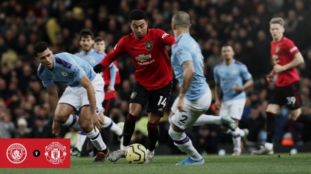 Piłkarze Manchesteru United pokonali na wyjeździe Manchester City 2:1 (2:0) w meczu 16. kolejki angielskiej Premier League.
