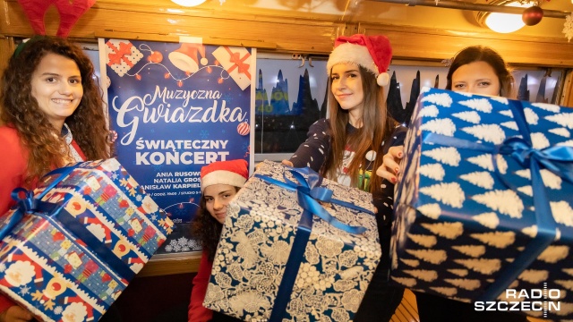 Zabytkowy tramwaj z ekipą Radia Szczecin krążył po Szczecinie. Pojazd posłużył za plan klipu do naszej nowej pastorałki.