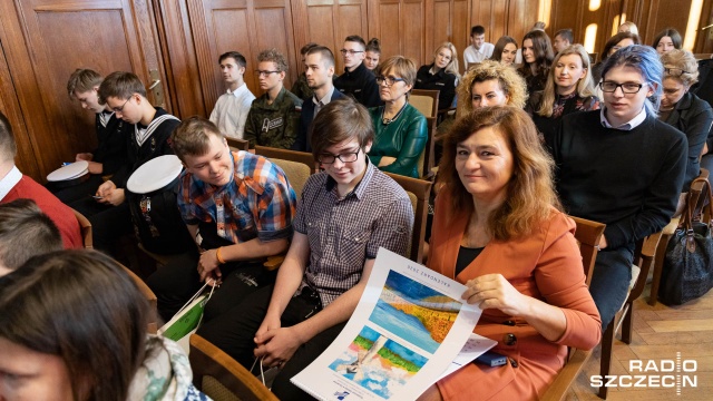 Uczniowie z całego województwa odebrali nagrody od Zachodniopomorskiego Kuratora Oświaty. W Sali Rycerskiej Urzędu Wojewódzkiego w Szczecinie odbyła się gala podsumowująca tegoroczne konkursy.