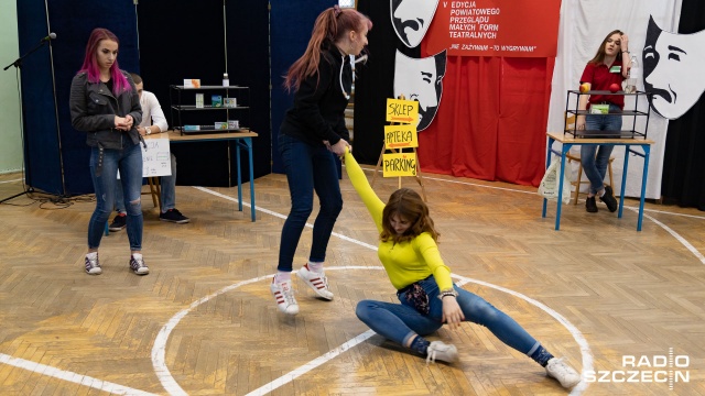 Chcą ostrzegać rówieśników przed braniem narkotyków - uczniowie szczecińskich szkół występują w przeglądzie sztuk teatralnych Nie zażywam to wygrywam.