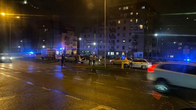 Wypadek przed skrzyżowaniem Bogumiły z aleją Wojska Polskiego. Zderzyły się dwa auta.