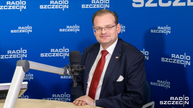 Bohatera trzeba nazwać bohaterem, a zdrajcę - zdrajcą, chociaż przez wiele lat próbowano wmawiać Polakom, że każdy miał trochę racji - mówił w Rozmowie pod krawatem szef Urzędu ds. Kombatantów i Osób Represjonowanych Jan Józef Kasprzyk.
