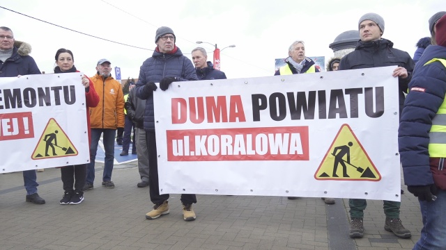 150 mieszkańców Bezrzecza protestowało w sobotę przeciwko bierności władz powiatu polickiego.