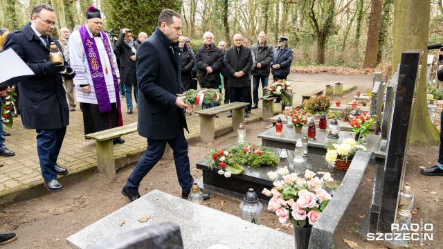 49 lat temu w Szczecinie doszło do krwawych starć z milicją i wojskiem. W uroczystościach upamiętniających tamto wydarzenie wzięli udział uczestnicy Grudnia03970, rodziny ofiar oraz działacze opozycji antykomunistycznej.