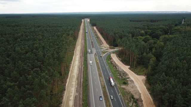 Wykonawca przebudowy części trasy S3 między Rzęśnicą a Miękowem rozpoczyna we wtorek kolejny etap realizacji inwestycji.