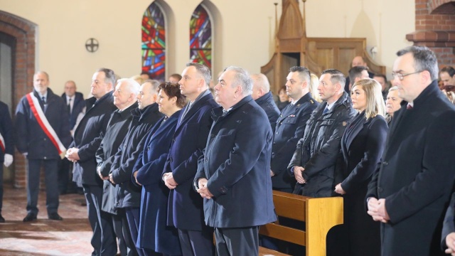Andrzej Duda od złożenia kwiatów pod pomnikiem Lecha Kaczyńskiego rozpoczął wizytę w Szczecinie.