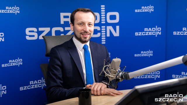 Nowoczesna nie jest tą samą partią co kiedyś, ale to nie znaczy, że jej nie ma, więc może wystawić swojego kandydata w wyborach prezydenckich - stwierdził w Rozmowie pod krawatem Przemysław Słowik.