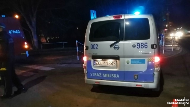 Wyciek gazu na ulicy Basztowej w Kołobrzegu. Tuż przed godziną 19 straż pożarną wezwał przechodzień, który wyczuł intensywną woń gazu. Na miejsce przybyły dwa zastępy kołobrzeskich strażaków i specjalna jednostka techniczno-chemiczna.