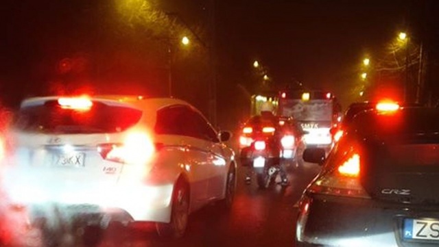Zepsuła się sygnalizacja świetlna przy skrzyżowaniu Wojska Polskiego z ulicą Zaleskiego. Awaria spowodowała, że na jednym torze spotkały się dwie tramwajowe 9.