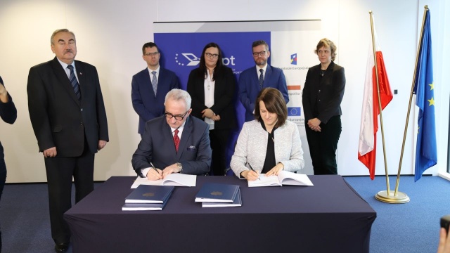 Ponad 720 milionów złotych to kwota dofinansowania ze środków Unii Europejskiej sześciu umów związanych z inwestycjami transportowymi w Polsce.