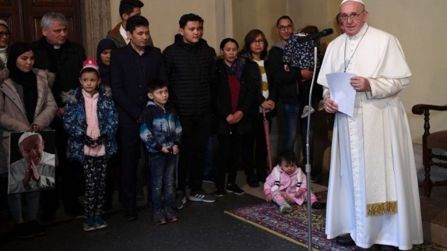 Papież powiedział, że Kuria Rzymska powinna się dostosować do zmian zachodzących w świecie. Franciszek, jak co roku, spotkał się w Sali Klementyńskiej Pałacu Apostolskiego z hierarchami Kurii z okazji zbliżających się Świąt Bożego Narodzenia.